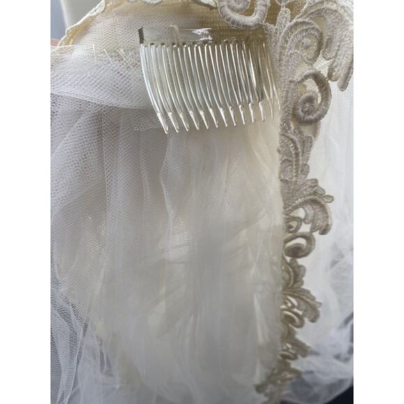 Vintage ILGWU Ivory Embellished Victorian Wedding Dress With 90" Veil - Picture 6 of 12
